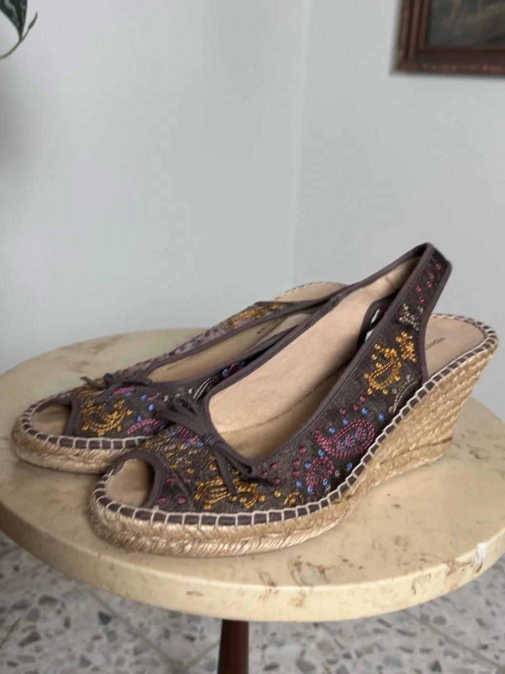 Brown embroidered wedge sandals with multicolored floral embroidery